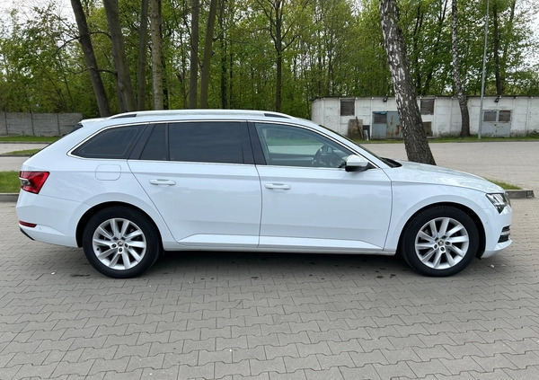 Skoda Superb cena 96600 przebieg: 105450, rok produkcji 2019 z Pabianice małe 254